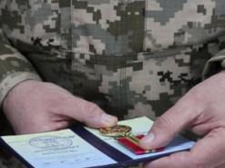 Зеленський відзначив нагородами 634 українських військових