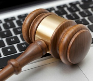 Інспекторку поліції з Нетішина оштрафували на 102 тис. грн за втручання в базу даних