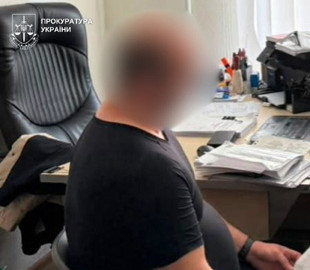 У Києві чоловіка звинувачують у сексуальному насильстві над 3-річною донькою та створенні дитячої порнографії