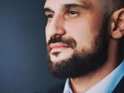 В Одесі хірург-переселенець безкоштовно зробив чотирі пластичні операції постраждалим від ракетних ударів в Сергіївці