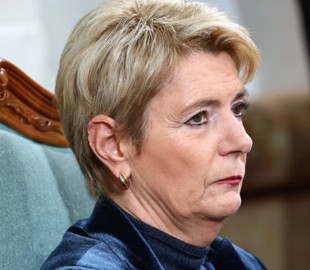 Міністр фінансів Швейцарії подала до суду через образливий пост, створений ШІ