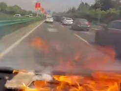 iPhone взорвался в машине китаянки и начал гореть