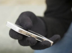 Мужчина украл у ребенка мобильный возле подъезда, угрожая ножом