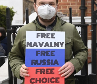 Россия: мобильное приложение оппозиционера Навального снова доступно в Google Play