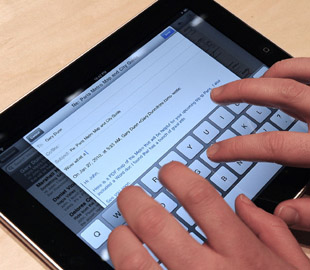 Apple придумала, как превратить виртуальную клавиатуру iPad в реальную