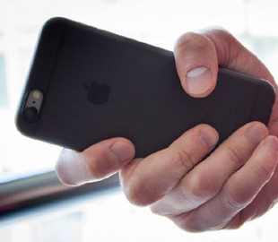 В Киеве мужчину едва не убил приятель из-за телефона