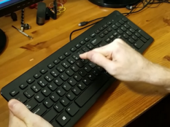 Энтузиаст сделал из компьютерной клавиатуры тачпад