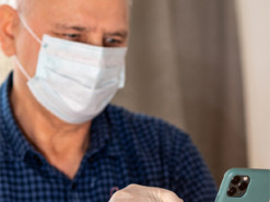 В iOS 14.5 появится функция, позволяющая разблокировать iPhone через Face ID, не снимая маску