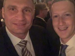Виталий Кличко сделал селфи с основателем Facebook Цукербергом