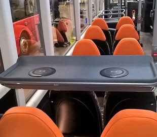 В знаменитых британских двухэтажных автобусах появятся беспроводные зарядные устройства
