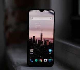 Владельцы OnePlus 6T жалуются на статические волны на экране
