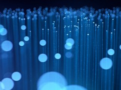 Многоцветные лазеры повысят скорость передачи данных до 700 Тбит/c