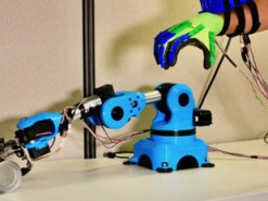 Новая технология позволяет хирургу удалённо ощущать пациента