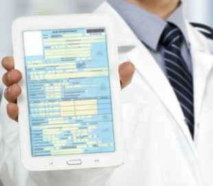 Кур'єрці DoorDash загрожують звинувачення у тяжкому злочині після того, як він нібито обприскував їжу клієнтів