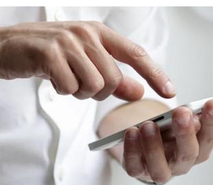 Друкувати більше не треба. Google працює над новою функцією безперебійного голосового набору тексту