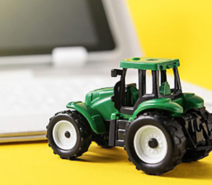 28-річна жінка хотіла купити в інтернеті трактор, однак втратила понад 120 тисяч гривень