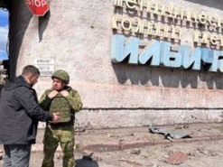 Путін відправив пропагандиста Соловйова в Маріуполь (фотофакт)