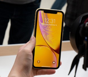 Apple столкнулась с дефицитом некоторых версий iPhone XR