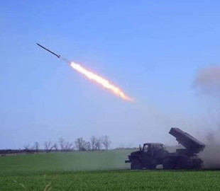 Артиллеристы показали, как с помощью «Градов» уничтожают оккупантов