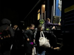 Знайшли підозрілий телефон: на Прикарпатті перевіряли потяг на мінування