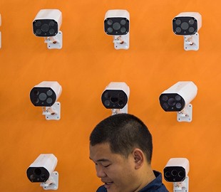 Нью-Йорк купил китайскую систему для слежки за людьми