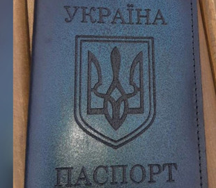 У РФ в інваліда вибивали зізнання у зв'язках із "Азовом" за герб України на паспорті