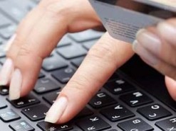 Пытаясь приобрести обувь через Интернет, женщина перечислила деньги мошенникам