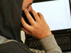 Жители Луганской области отдали мошенникам более 77 тысяч гривен