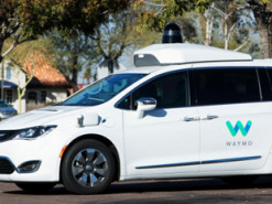 Беспилотное такси Waymo сначала застряло на дороге, а потом пыталось «сбежать» от техподдержки