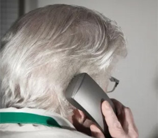 Шахраї виманюють гроші у літніх українців, погрожуючи викриттям нібито їх співпраці з Росією