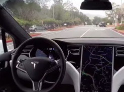 Американські регулятори зацікавилися, як камера в салоні електромобіля Tesla впливає на автопілот