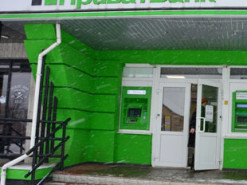 Базу из 40 млн клиентов ПриватБанка выставили на продажу. Банк утечку отрицает