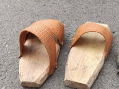 Все про “асвабадітєлєй” в одному фото: тікали з Київщини, гублячи дерев’яні шкари