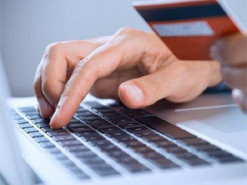 Кіберполіція викрила шахраїв, які обкрадали українців через фейкові сервіси поповнення рахунку