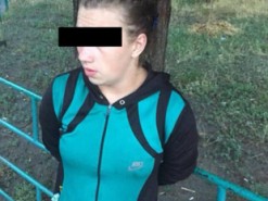 Поймали на горячем: в Днепре задержали похитительницу кабеля