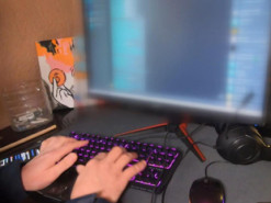 Поліцейські викрили злочинну групу, яка через створений фішинговий вебсайт виманювала у людей гроші