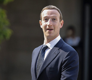 Цукерберг заработал десятки миллионов на продаже акций Facebook