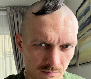 Усик кардинально змінив імідж і відростив «оселедець»: фото