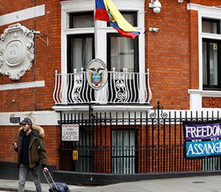 Эквадор объяснил отказ Ассанжу в убежище