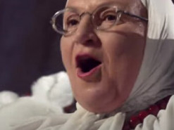 У мами Вєрки Сердючки з'явився впливовий шанувальник (фото)