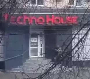 В Херсоне российский солдат вступил в бой с дверью магазина бытовой техники, но проиграл