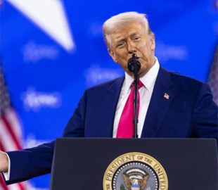 У Білому домі з нагоди півріччя президентства Трампа пообіцяли постити більше мемів