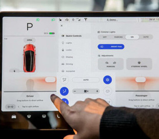 В автомобилях Tesla можно будет смотреть сериалы