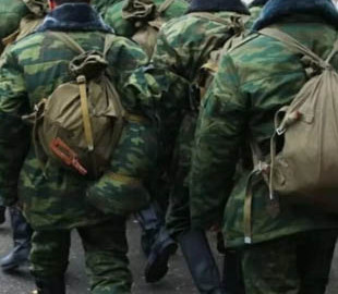 Гнилі ватники, непридатні рукавички та старі бушлати: у Росії мобілізованим видають обмундирування СРСР