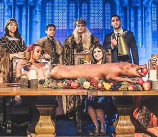 Офис Facebook превратился в "Игру престолов" (Фото)