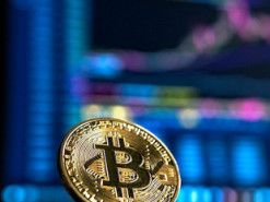 Bitcoin зріс на понад 12% через Amazon та Twitter