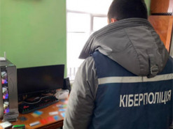 Кіберполіцейські викрили чоловіка у привласненні мільйона гривень під виглядом надання послуг онлайн-переказу грошей