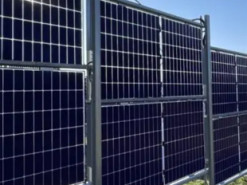 Забезпечить енергією на 30 років: представлено двосторонній сонячний паркан