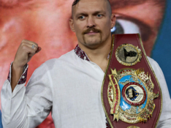 Усик зустрівся з одним із найвідоміших акторів світу. Фото