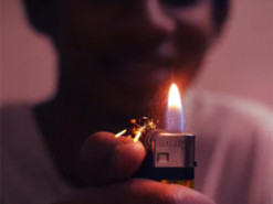 Хакер розповів, як "зламав" ноутбук за допомогою звичайної запальнички